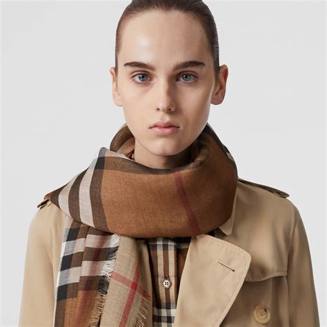 burberry lightweight check.